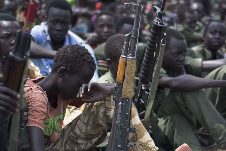 Désarmement d'enfants soldats dans la région du Pibor, au Soudan du Sud, le 10 février.