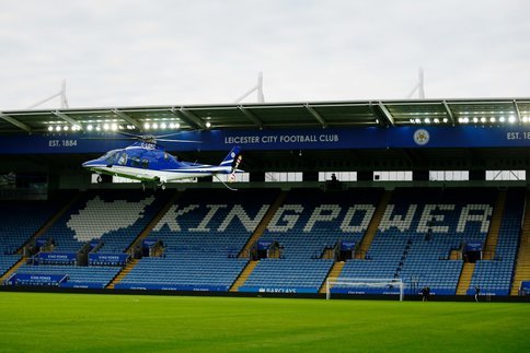 Le propriétaire thaïlandais de Leicester quitte le stade en hélicoptère...