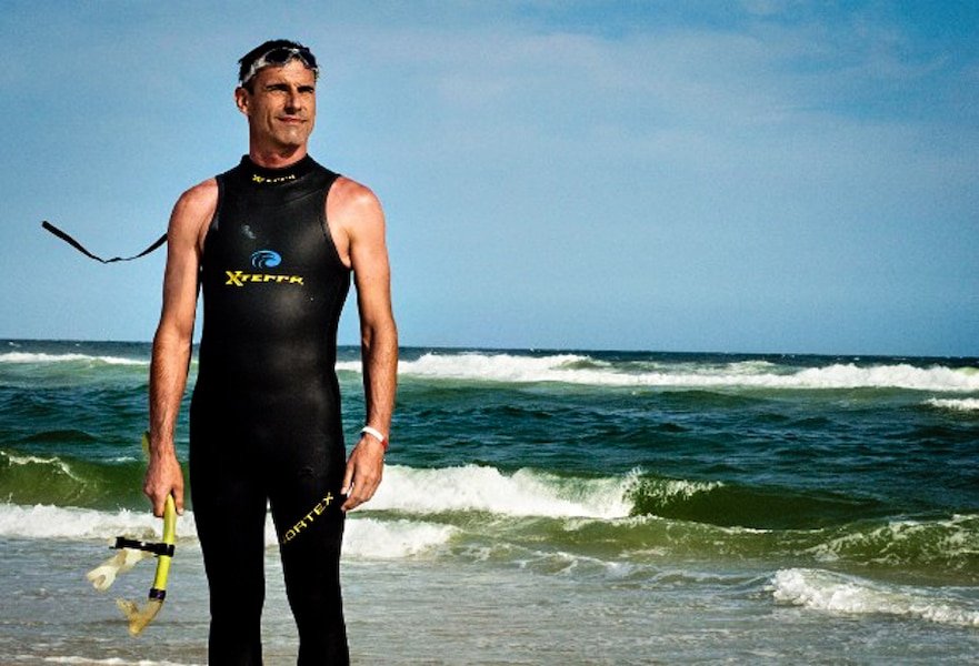 Cet homme tentera de traverser l’océan Pacifique à la nage